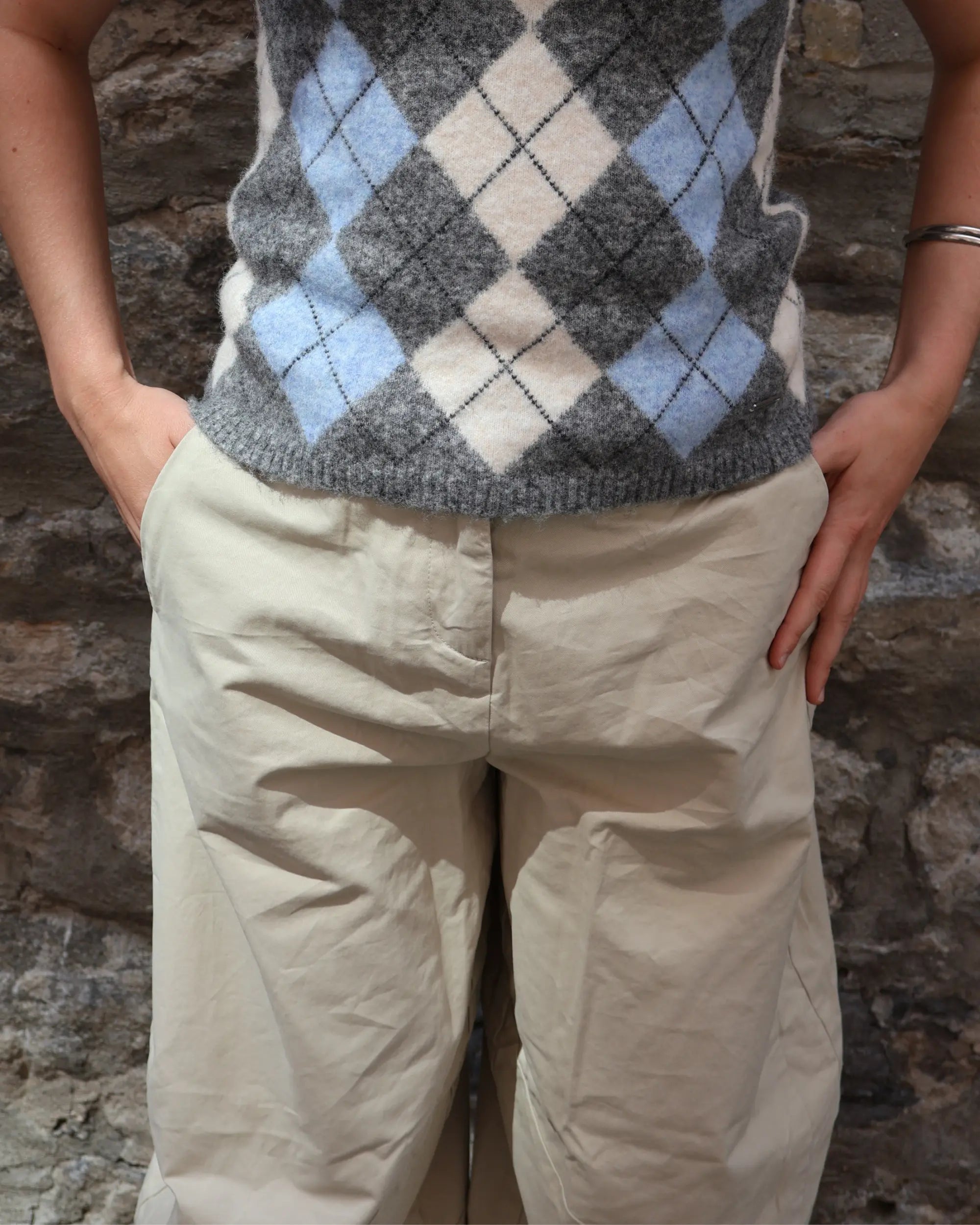 Barrel-leg trousers