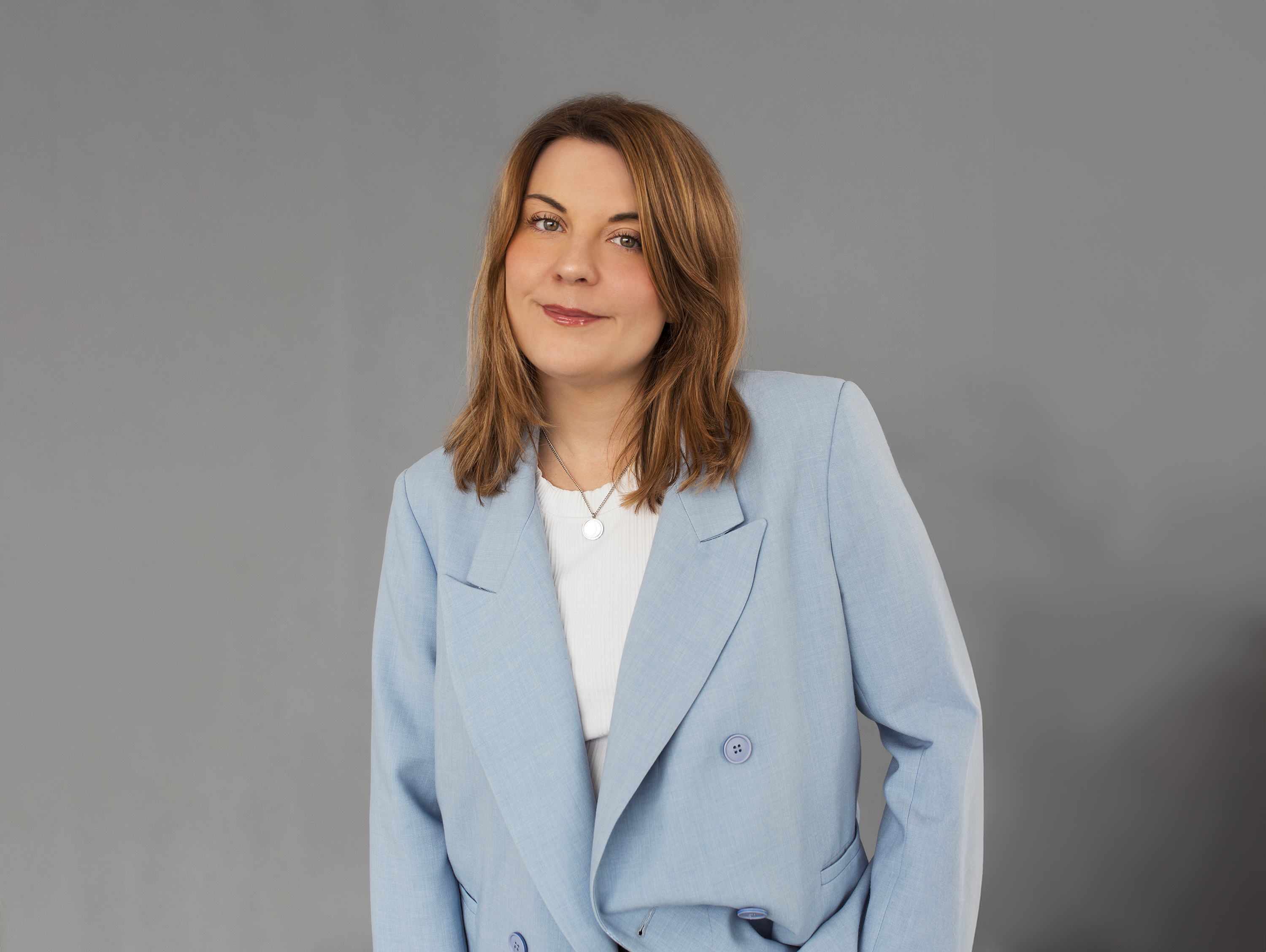 Rencontre la dynamique Alexandra : Directrice marketing et pilier de l'éclat culturel de l'équipe !