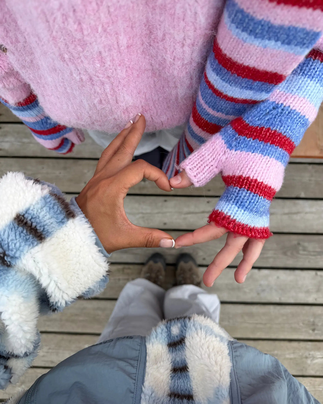 Striped fingerless mittens - Cardinal